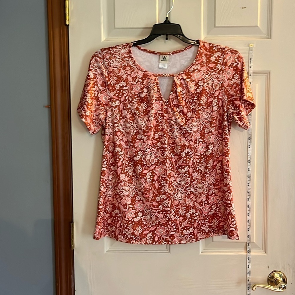 NWT-Wrapper-M-orangey, pink and white floral-keyhole, silky, top/blouse/shirt.